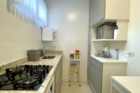 Cozinha de apartamento para alugar com 1 quarto, 41m² em Pinheiros, São Paulo