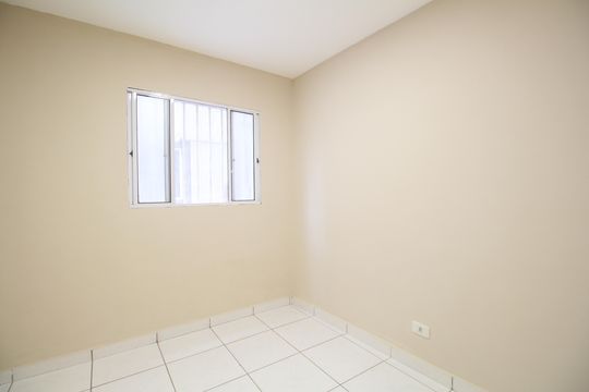 Quarto 1 de casa para alugar com 2 quartos, 46m² em Parque Assuncao, Taboão da Serra