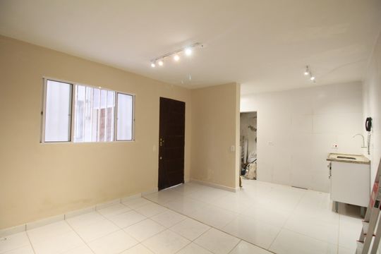 Sala de casa para alugar com 2 quartos, 46m² em Parque Assuncao, Taboão da Serra