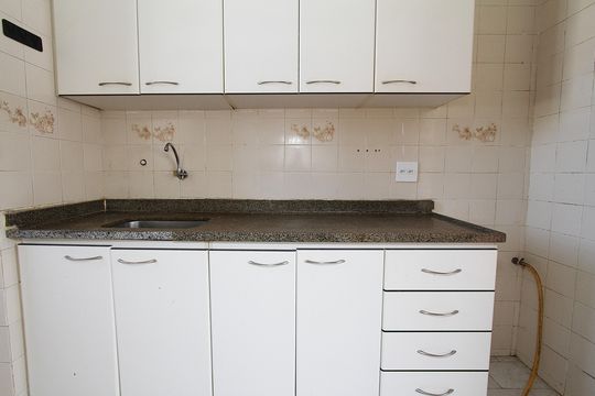 Cozinha de apartamento para alugar com 3 quartos, 69m² em Salgado Filho, Belo Horizonte