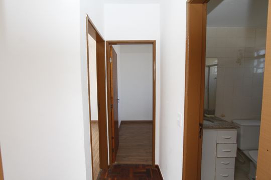 Corredor de apartamento para alugar com 3 quartos, 69m² em Salgado Filho, Belo Horizonte