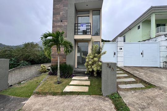 Fachada de casa de condomínio à venda com 3 quartos, 100m² em Guaratiba, Rio de Janeiro