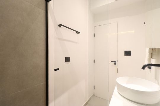 Banheiro  de apartamento para alugar com 2 quartos, 53m² em Bom Retiro, São Paulo