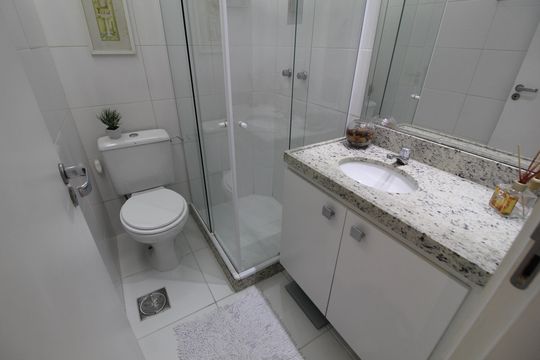 Banheiro Social de apartamento para alugar com 2 quartos, 60m² em Anil, Rio de Janeiro