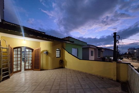 Casa à venda com 3 quartos, 217m² em Parque Marajoara, Santo André