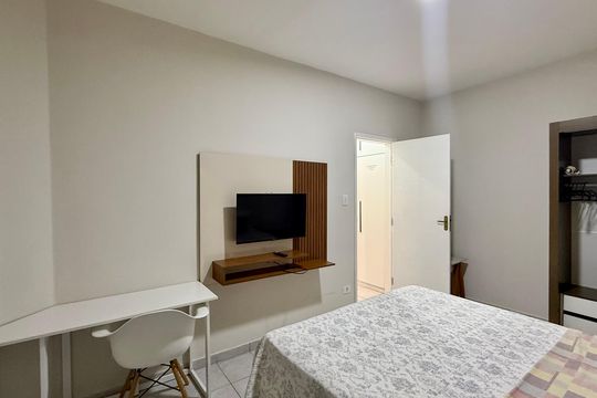Quarto de apartamento para alugar com 1 quarto, 55m² em Jardim Las Palmas, Guarujá