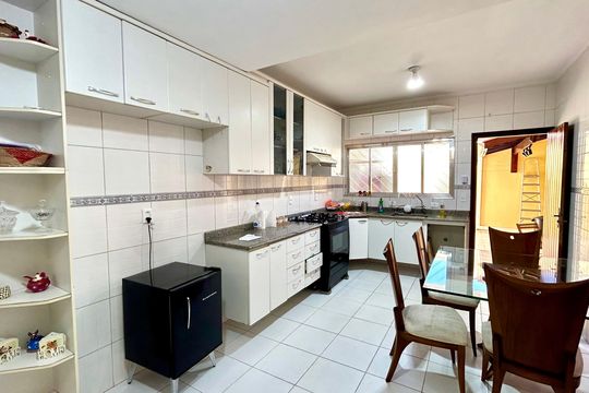 Cozinha de casa para alugar com 3 quartos, 183m² em Jardim Santa Cecilia, Guarulhos