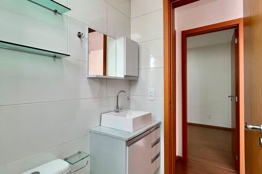 Banheiro de apartamento para alugar com 2 quartos, 43m² em Parque Industrial, Campinas