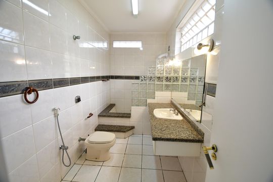 Banheiro Suíte de casa para alugar com 4 quartos, 400m² em Jardim Chapadão, Campinas