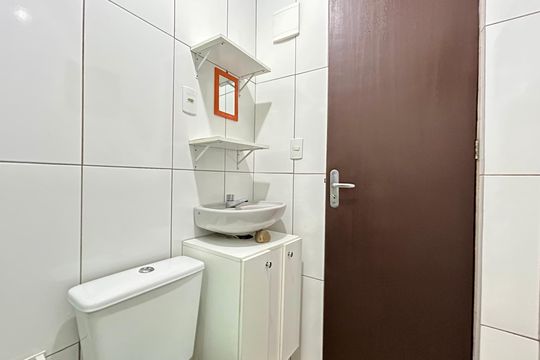 Banheiro de apartamento para alugar com 1 quarto, 10m² em Córrego Grande, Florianópolis