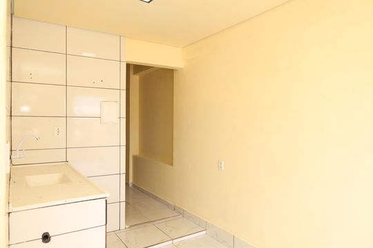 Cozinha de casa para alugar com 1 quarto, 40m² em Conjunto Residencial José Bonifácio, São Paulo