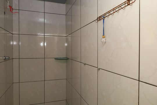 Banheiro de casa para alugar com 1 quarto, 40m² em Conjunto Residencial José Bonifácio, São Paulo