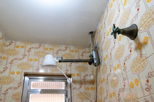 Banheiro de serviço de casa para alugar com 3 quartos, 223m² em Cidade Domitila, São Paulo