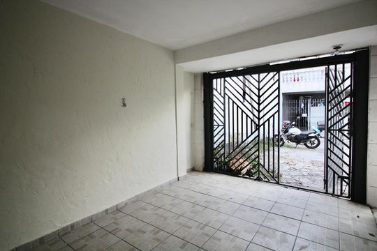 Garagem de casa à venda com 4 quartos, 230m² em Cangaiba, São Paulo