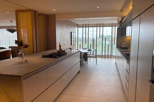 Cozinha de apartamento à venda com 4 quartos, 327m² em Alto de Pinheiros, São Paulo