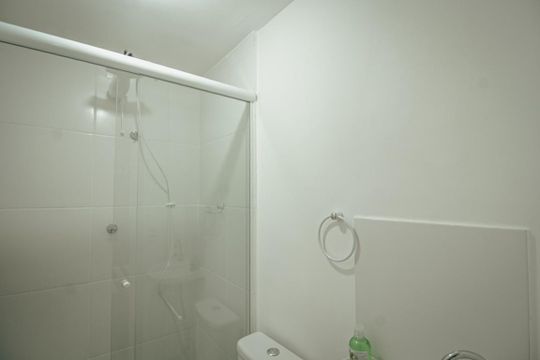 Banheiro de kitnet/studio para alugar com 1 quarto, 17m² em Vila Jaguara, São Paulo