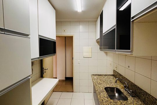 Cozinha de apartamento à venda com 3 quartos, 78m² em Alphaville Industrial, Barueri