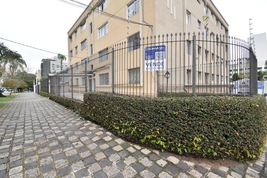 Placa de apartamento à venda com 2 quartos, 80m² em Centro, Curitiba