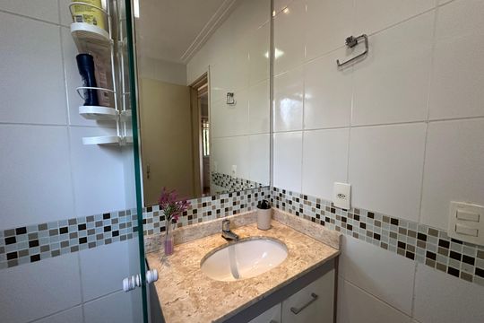 Suíte de apartamento à venda com 3 quartos, 80m² em Jardim Tupanci, Barueri