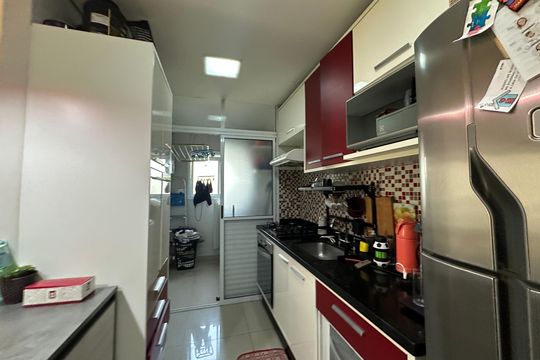 Cozinha de apartamento à venda com 3 quartos, 80m² em Jardim Tupanci, Barueri