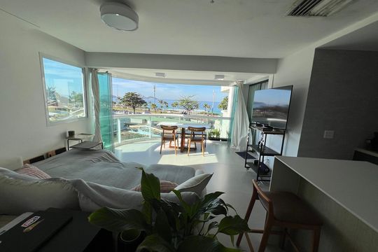 Sala de apartamento para alugar com 1 quarto, 55m² em Barra da Tijuca, Rio de Janeiro