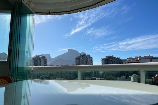 Varanda de apartamento para alugar com 1 quarto, 55m² em Barra da Tijuca, Rio de Janeiro