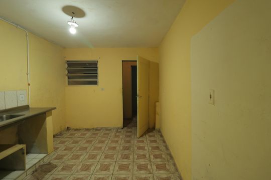 Cozinha de apartamento para alugar com 2 quartos, 25m² em Liberdade, São Paulo