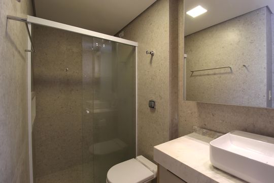 Banheiro de apartamento à venda com 2 quartos, 75m² em Indianópolis, São Paulo
