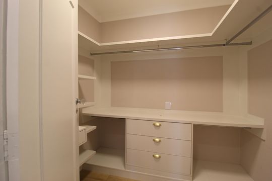 Closet de apartamento à venda com 2 quartos, 75m² em Indianópolis, São Paulo