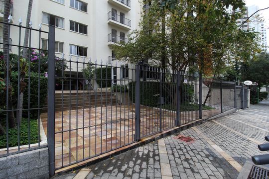 Fachada de apartamento à venda com 2 quartos, 75m² em Indianópolis, São Paulo