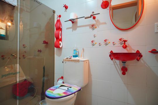 Banheiro da Suíte 1 de casa à venda com 3 quartos, 250m² em Vila Ipiranga, Porto Alegre