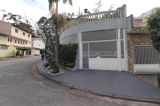 Fachada de casa para alugar com 4 quartos, 215m² em Jardim Las Vegas, Santo André