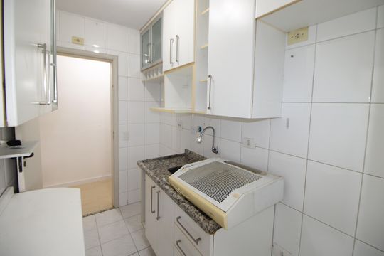Cozinha de apartamento para alugar com 3 quartos, 70m² em Jardim das Laranjeiras, São Paulo