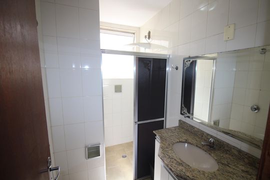 Banheiro de apartamento à venda com 3 quartos, 114m² em Bairro da Glória, Contagem