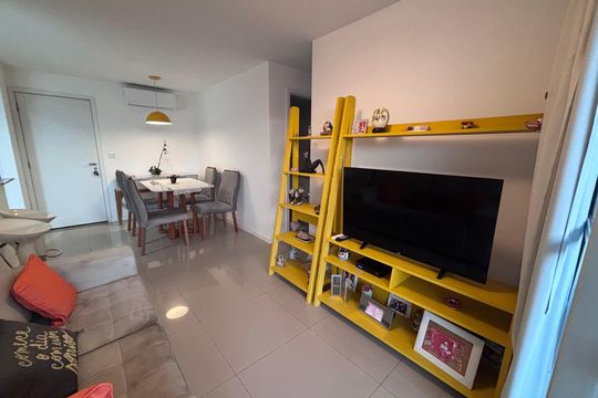 Sala de apartamento à venda com 2 quartos, 78m² em Recreio dos Bandeirantes, Rio de Janeiro
