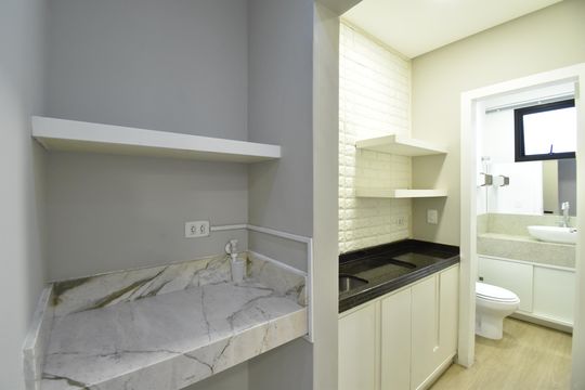 Lavabo de apartamento para alugar com 3 quartos, 46m² em Centro, Curitiba