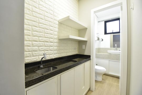Lavabo de apartamento para alugar com 3 quartos, 46m² em Centro, Curitiba