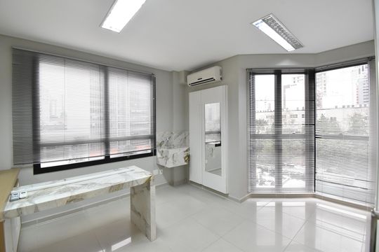 Sala 2 de apartamento para alugar com 3 quartos, 46m² em Centro, Curitiba