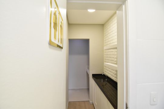 Lavabo de apartamento para alugar com 3 quartos, 46m² em Centro, Curitiba