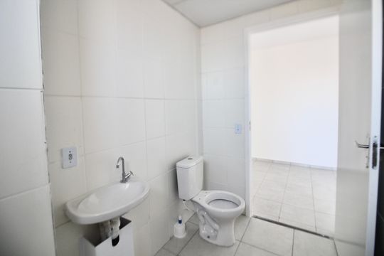 Banheiro de apartamento para alugar com 2 quartos, 49m² em Jardim Lourdes, Ferraz de Vasconcelos