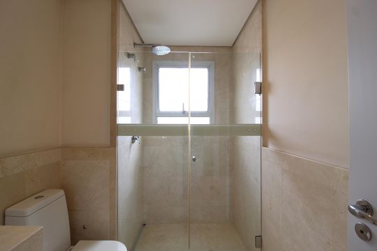 Banheiro da Suíte 1 de apartamento à venda com 3 quartos, 298m² em Indianópolis, São Paulo