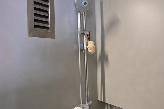 Banheiro de apartamento à venda com 1 quarto, 72m² em Panamby, São Paulo