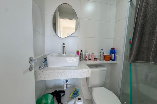 Banheiro de apartamento para alugar com 2 quartos, 45m² em São Pedro, Osasco
