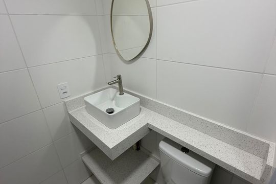 Banheiro de apartamento para alugar com 2 quartos, 45m² em São Pedro, Osasco