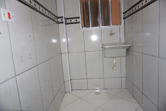 Lavanderia de apartamento para alugar com 3 quartos, 64m² em Chácaras Caxingui, Embu das Artes