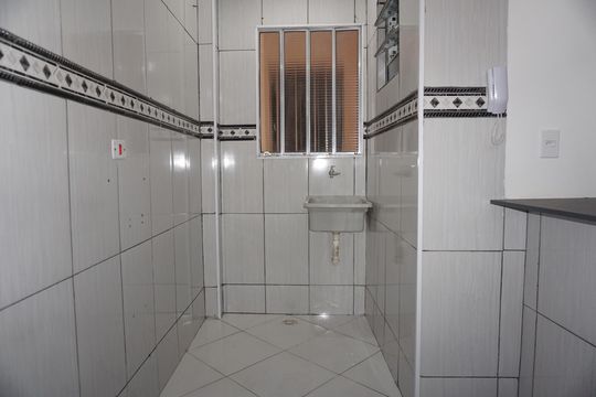Lavanderia de apartamento para alugar com 3 quartos, 64m² em Chácaras Caxingui, Embu das Artes