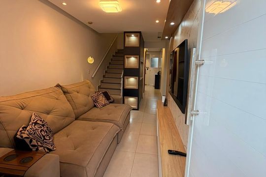 Sala de casa para alugar com 2 quartos, 67m² em Vilamar, Praia Grande
