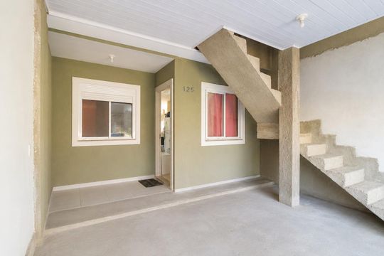 Fachada de casa para alugar com 2 quartos, 69m² em Jardim Betânia, Cachoeirinha