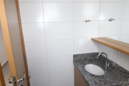 Banheiro da Suíte de apartamento para alugar com 3 quartos, 67m² em Parque Industrial, São José dos Campos