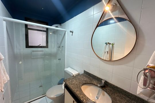 Banheiro de apartamento para alugar com 1 quarto, 47m² em Itararé, São Vicente